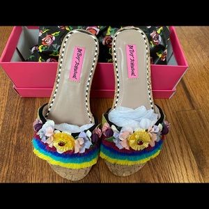 Betsey Johnson floral slides brand new size 6
